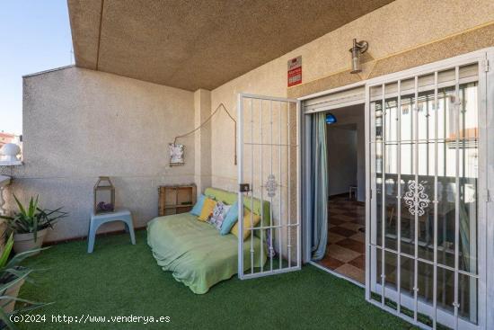  Venta de piso de dos dormitorios y plaza de garaje en Ambroz - GRANADA 