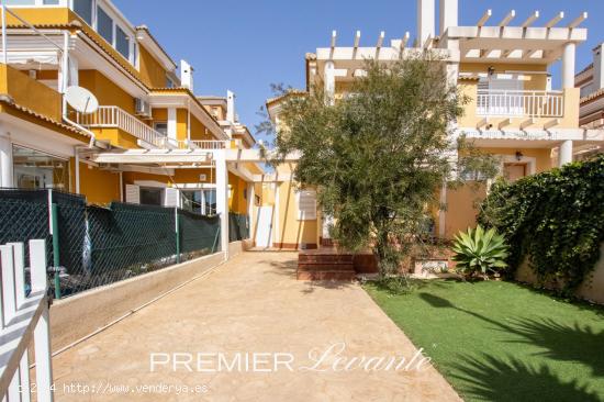  Adosado en Gran Alacant con balcón, jardín y piscina comunitaria - ALICANTE 