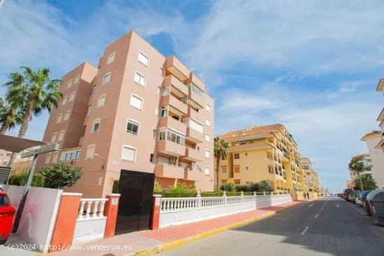  Apartamento de tres dormitorios con aparcamiento y piscina comunitaria en La Mata, Torrevieja - ALIC 