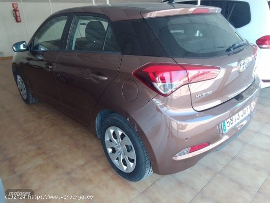  Hyundai i20 1.4 CRDI 90 CV. de 2015 con 133.000 Km por 10.500 EUR. en Murcia 