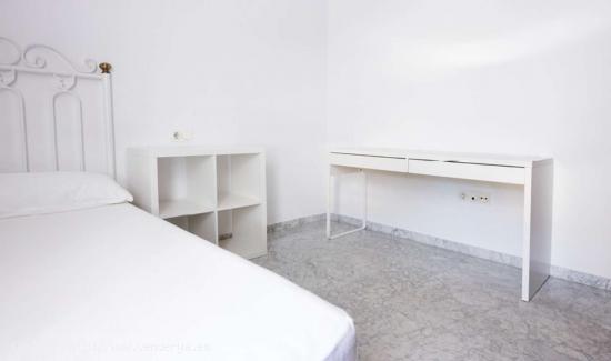  Habitación en piso compartido en Triana, Sevilla - SEVILLA 