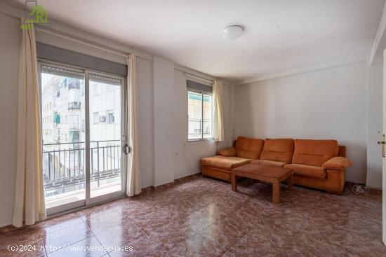  venta de piso para reformar en el centro de Granada - GRANADA 