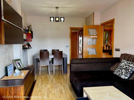  Piso de dos habitaciones, con dos balcones y vistas despejadas para entrar a vivir - BARCELONA 