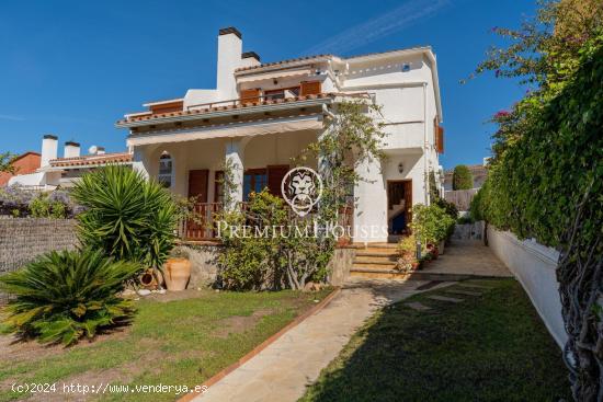  Casa adosada con jardín y piscina en Mas d'en Serra - BARCELONA 