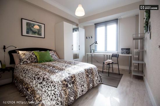  Bonita habitación con calefacción en un apartamento de 4 dormitorios, Indautxu - VIZCAYA 