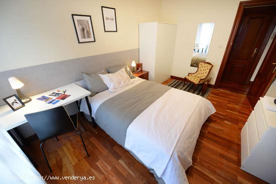  Se alquila habitación en piso de 4 dormitorios en Abando, Bilbao - VIZCAYA 