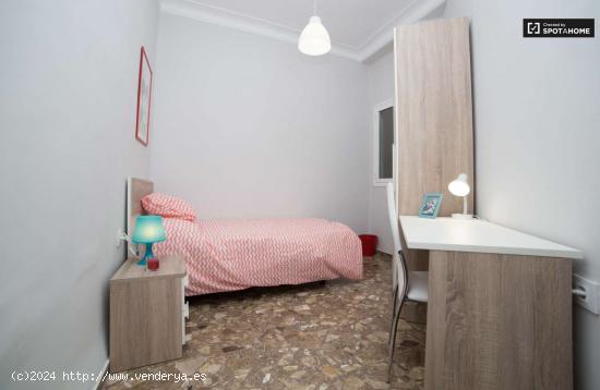  Excelente habitación con llave independiente en piso compartido, Eixample - VALENCIA 