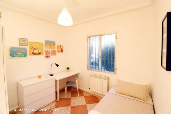  Bonita habitación con calefacción en un apartamento de 3 dormitorios, Carabanchel - MADRID 
