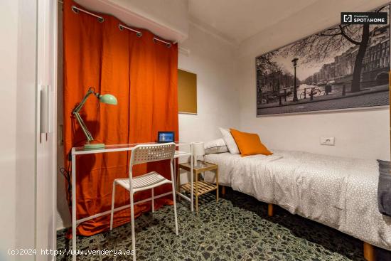  Habitación soleada con cama individual en alquiler en Quatre Carreres - VALENCIA 
