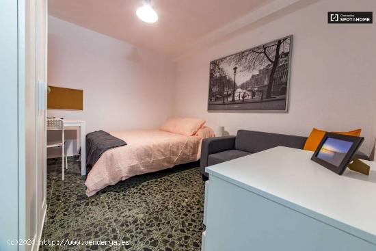  Preciosa habitación con cama doble y baño privado en alquiler en Quatre Carreres - VALENCIA 