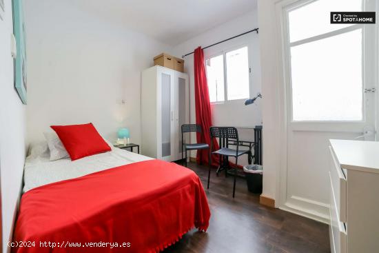  Acogedora habitación en un apartamento de 6 dormitorios, Quatre Carreres - VALENCIA 