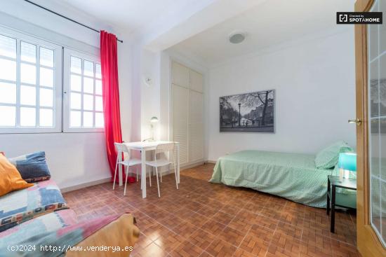  Gran habitación con cama doble en alquiler en Quatre Carreres - VALENCIA 