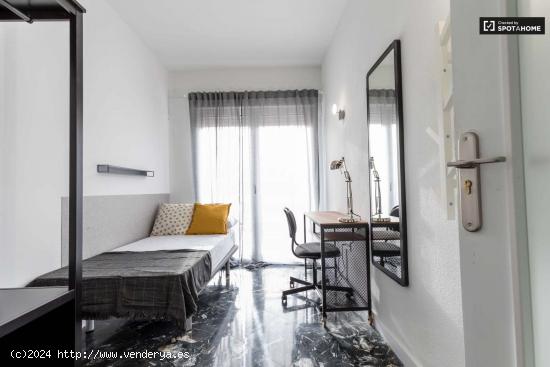  Acogedora habitación en un apartamento de 8 habitaciones en Ciutat Vella - VALENCIA 