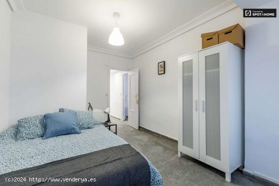  Moderna habitación en alquiler en apartamento de 5 dormitorios en El Pla del Real - VALENCIA 