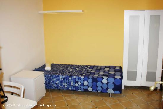  Habitación en apartamento de 6 habitaciones en el Born - BARCELONA 
