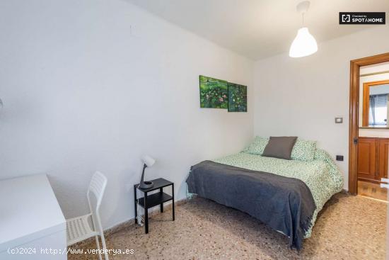  Preciosa habitación en alquiler en apartamento de 5 dormitorios, Camins al Grau - VALENCIA 