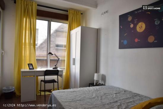  Se alquila habitación en piso de 3 habitaciones en Ciutat Vella - VALENCIA 