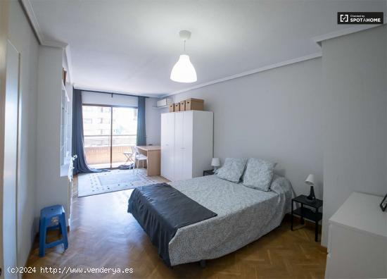  Habitaciones en piso de 5 dormitorios en Valencia - VALENCIA 