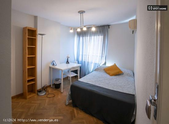  Habitaciones en piso de 5 dormitorios en Valencia - VALENCIA 