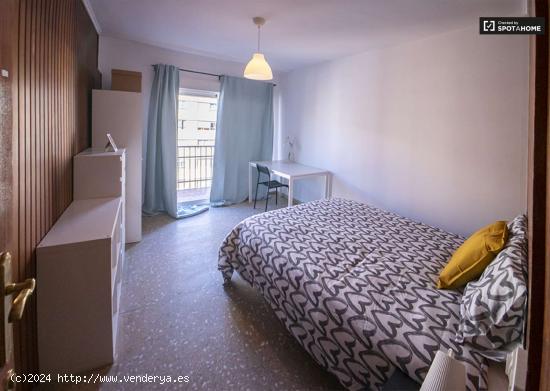  Alquiler de habitaciones en piso de 6 dormitorios en Camins Al Grau, Valencia - VALENCIA 