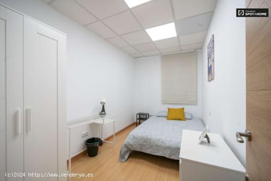 Alquiler de habitaciones en piso de 8 habitaciones en Sant Francesc - VALENCIA 
