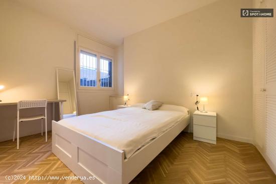  Habitación en piso de 4 habitaciones en Eixample, Barcelona - BARCELONA 