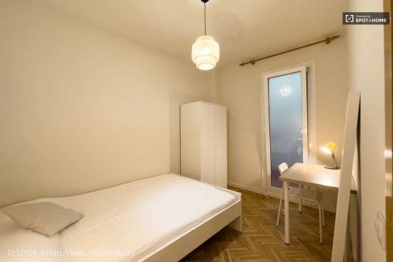  Habitación en piso de 4 habitaciones en Eixample, Barcelona - BARCELONA 