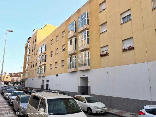  Se vende piso de tres dormitorios en el edificio de Mercadona de EL Parador con plaza de garaje - AL 