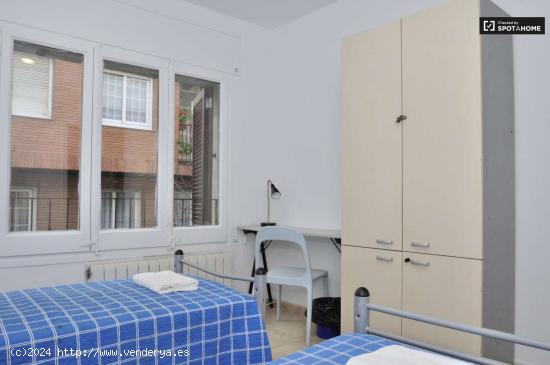 Habitación con armario independiente en piso compartido, Vila de Gràcia - BARCELONA 