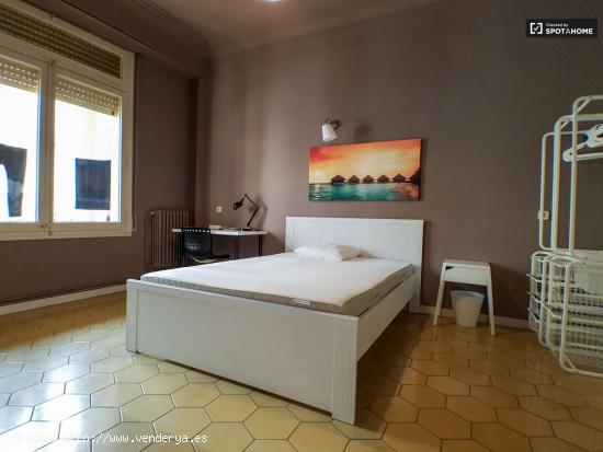  Habitación equipada con armario independiente en el piso compartido, Sarrià-Sant Gervasi - BARCELO 