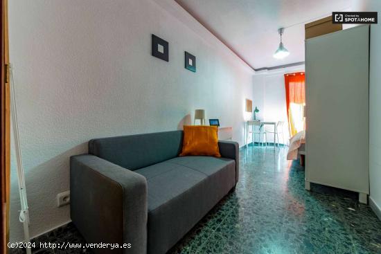  Habitación soleada con cama doble en alquiler en Quatre Carreres - VALENCIA 