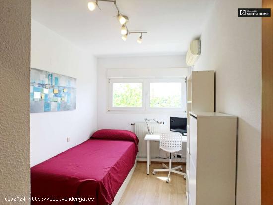  Habitación elegante en un apartamento de 5 dormitorios, Moratalaz - MADRID 