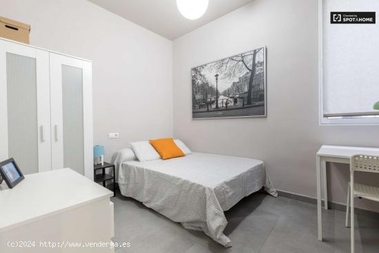  Acogedora habitación en un apartamento de 5 dormitorios en L'Eixample - VALENCIA 