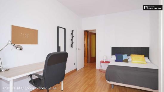  Habitación luminosa en alquiler en un apartamento de 5 dormitorios en La Dreta de l'Eixample - BARC 