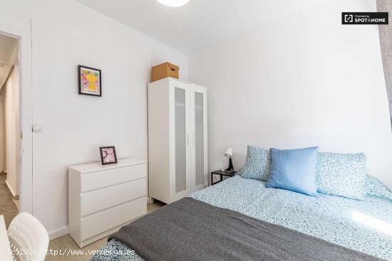  Elegante habitación en alquiler en apartamento de 5 dormitorios en El Pla del Real - VALENCIA 
