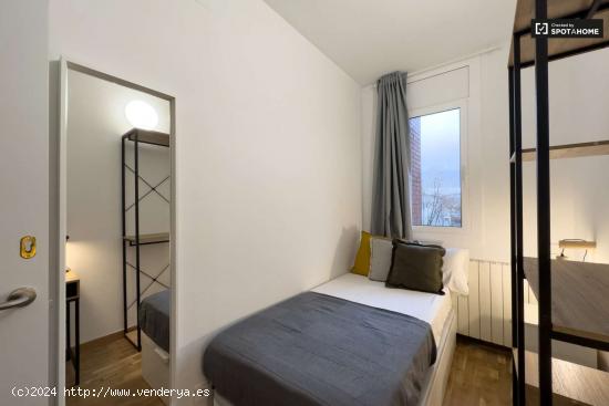  Alquiler de habitaciones en piso de 6 habitaciones en Les Corts - BARCELONA 