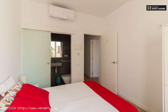  Alquiler de habitaciones en piso de 7 habitaciones en Gràcia Barcelona - BARCELONA 
