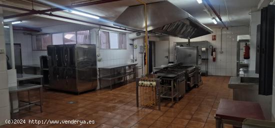  Restaurante con muy amplia sala para comedor y enorme cocina - SANTA CRUZ DE TENERIFE 