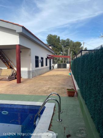  Venta casa independiente con piscina - BARCELONA 