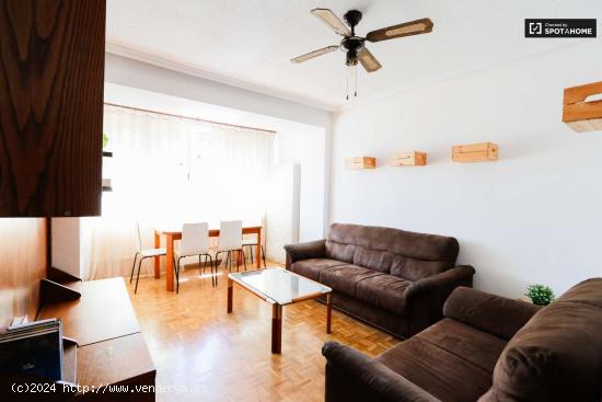  Amplio apartamento de 3 dormitorios en alquiler en Aluche, Madrid - MADRID 