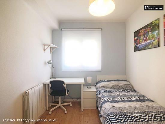 Bonita habitación con cama individual en alquiler en Aluche. - MADRID 