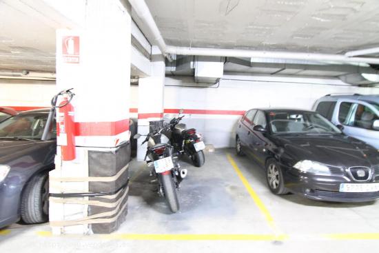  Plaza de aparcamiento de moto doble - BARCELONA 