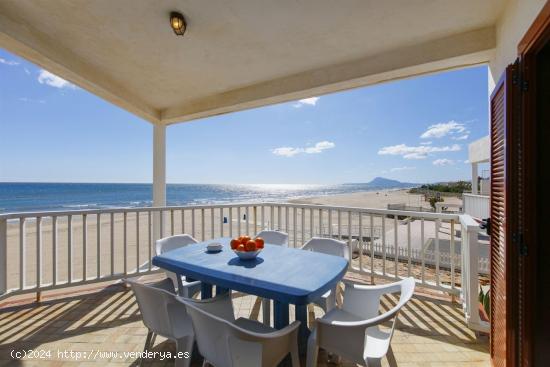  Venta apartamento 4 dormitorios en primera línea de playa de Oliva - VALENCIA 