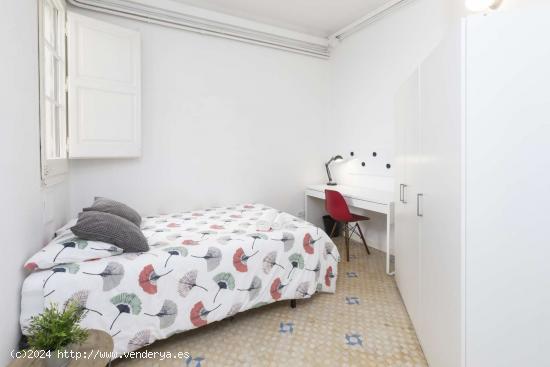  Acogedora habitación en un apartamento de 9 dormitorios en L'Eixample - BARCELONA 