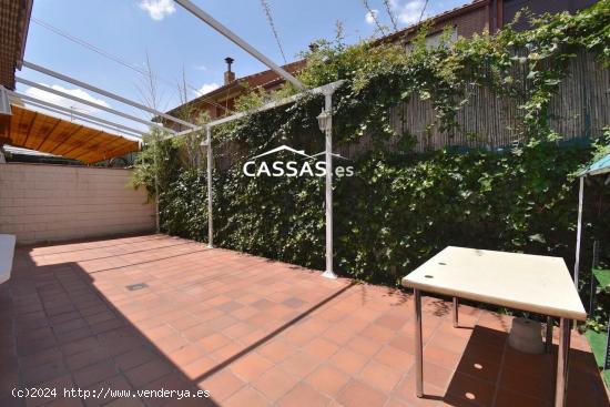  LOS FRESNOS - MAGNÍFICO CHALET 6 habitaciones, 3 baños con gran jardín y garaje. - MADRID 