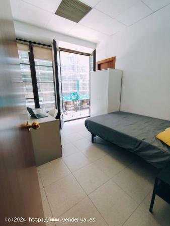  Se alquila habitación en piso compartido en Barcelona - BARCELONA 