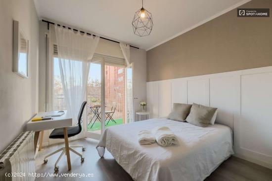  Se alquila habitación en piso de 5 habitaciones en Proveçals del Poblenou, Barcelona - BARCELONA 