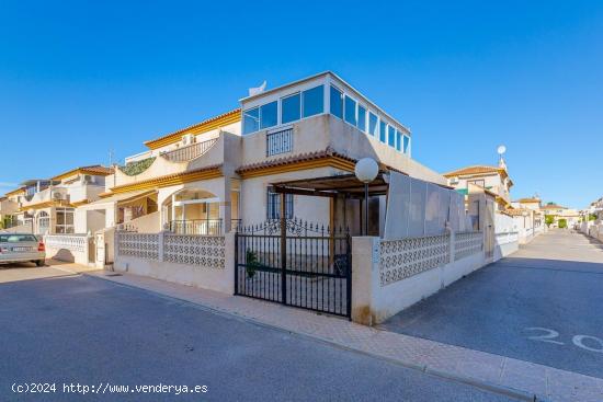  Villa adosada en el conocido residencial de Iria IV, Playa Flamenca - ALICANTE 