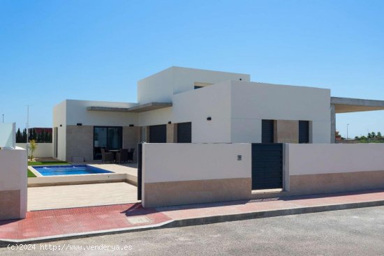  Villa en venta en construcción en Torrevieja (Alicante) 
