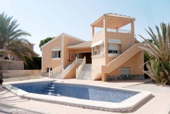  Villa en venta en La Manga del Mar Menor (Murcia) 